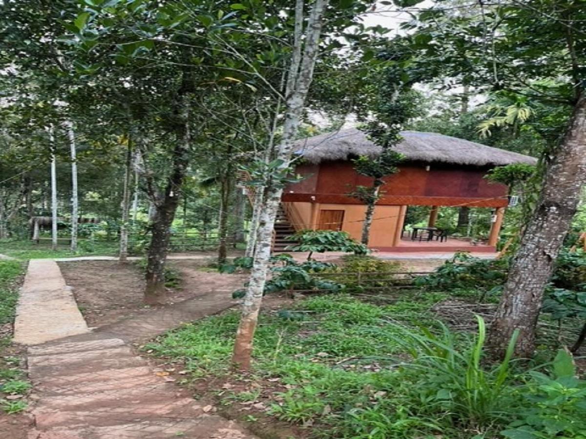 Kuruva Shoreline Wayanad Chegāt 외부 사진