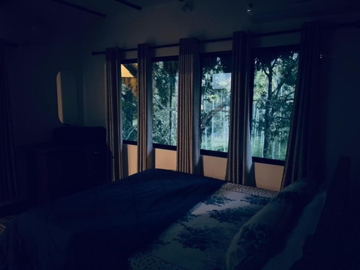 Kuruva Shoreline Wayanad Chegāt 외부 사진