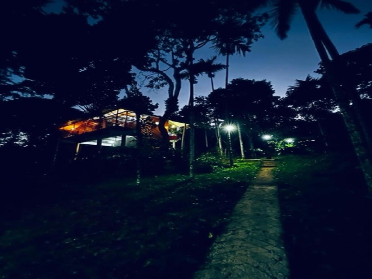 Kuruva Shoreline Wayanad Chegāt 외부 사진